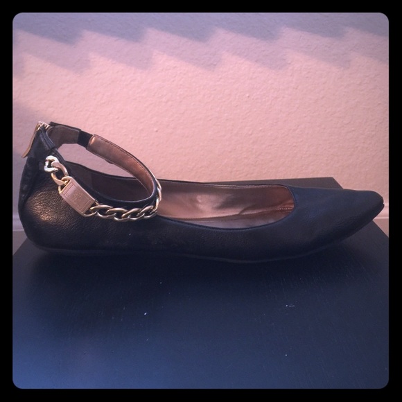 Bcbg black flats with gold chain