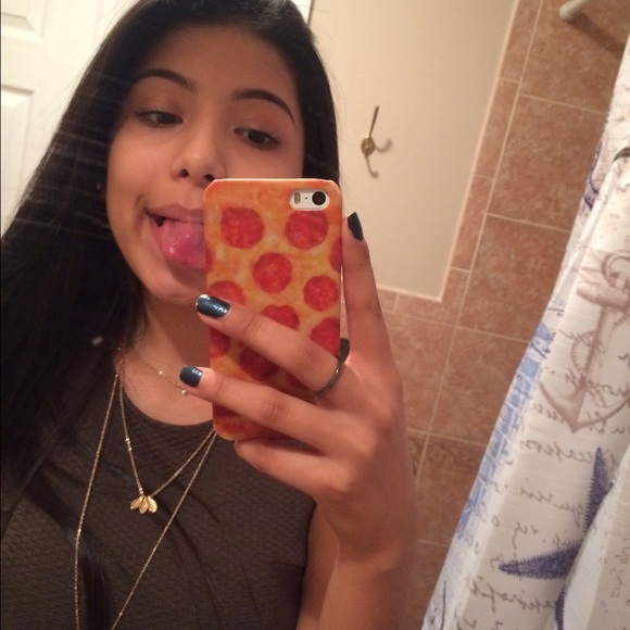 Meet your Posher, Daniela