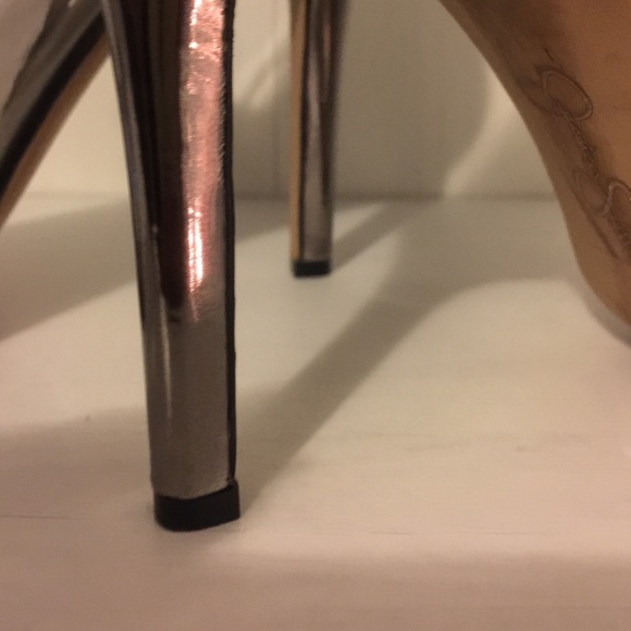 Clear outline heels Jessica Simpson worn 3 times - Picture 3 of 4