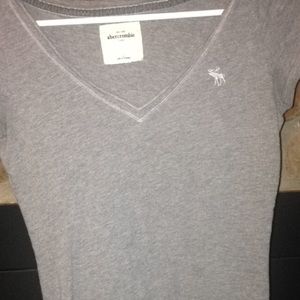 grey T shirt, thin