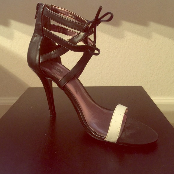 Charlotte Russe black and white strappy sandal