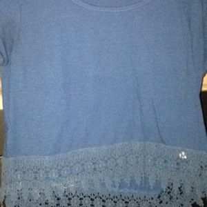 navy blue cropped thin T shirt, lace at bottom
