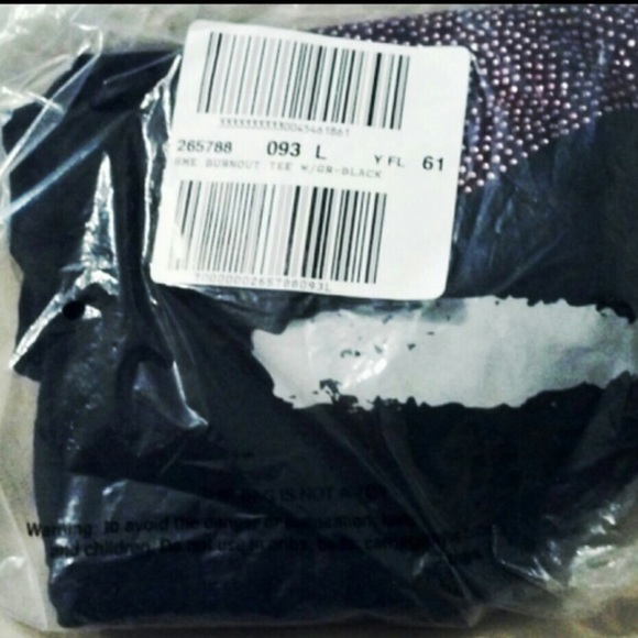 Victoria's Secret Supermodel Essentials Black Tee - Picture 2 of 2