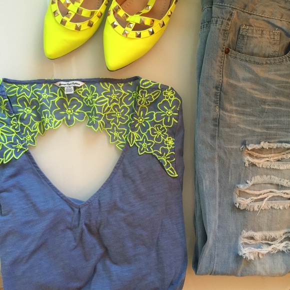 AEO Yellow & Blue Floral Embroidered Cutout Top - Picture 3 of 4