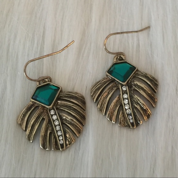 Leaf Earrings(NWT) - Picture 3 of 5