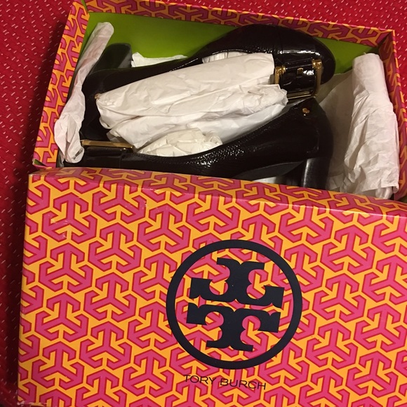 Tory Burch style Paulina in size 8