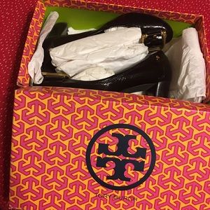 Tory Burch style Paulina in size 8