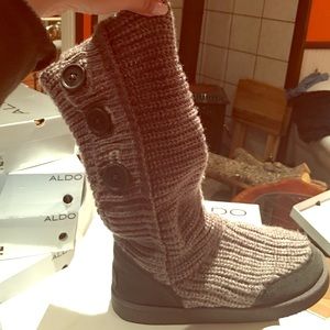 Sweater boots in gray