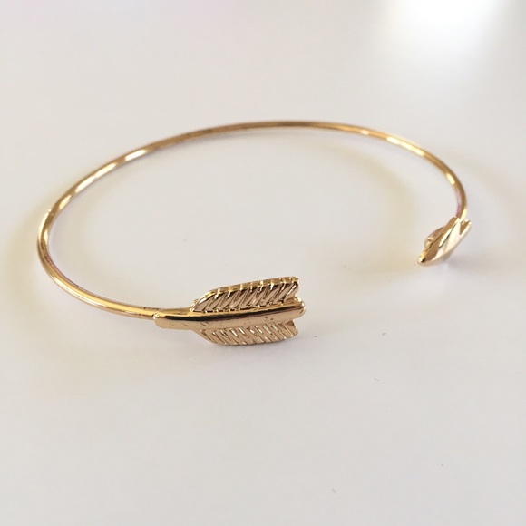 Gold Arrow Bracelet - Picture 4 of 7