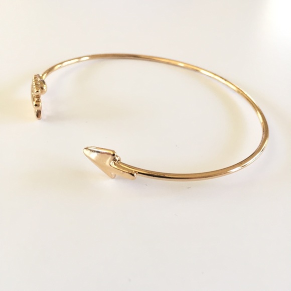 Gold Arrow Bracelet - Picture 5 of 7