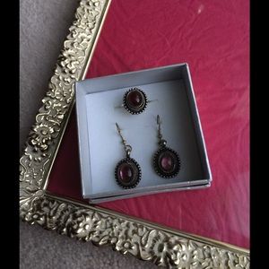 Gorgeous adjustable ring and earring set!