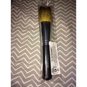 BareMinerals full flawless face make-up brush.