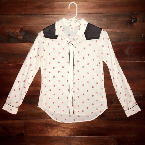 White blouse with red poppies. Size small!