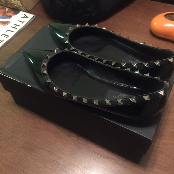 ‼️SOLD‼️Rockstud Noir Flats