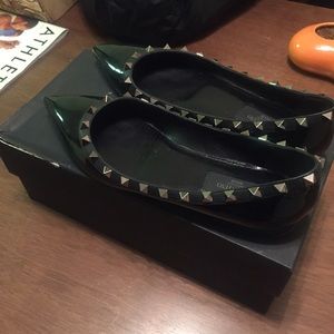 ‼️SOLD‼️Rockstud Noir Flats