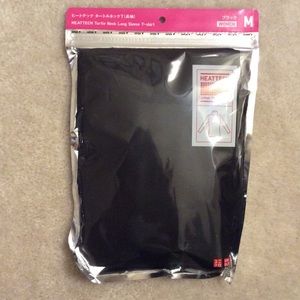 New UNIQLO HEATTECH crew neck long sleeve T-shirts