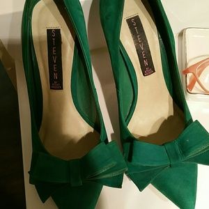 Steve madden green suede pumps