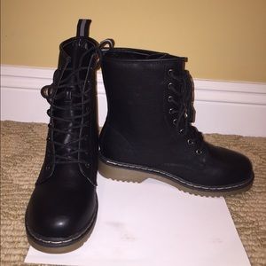 Lace-up Combat boots