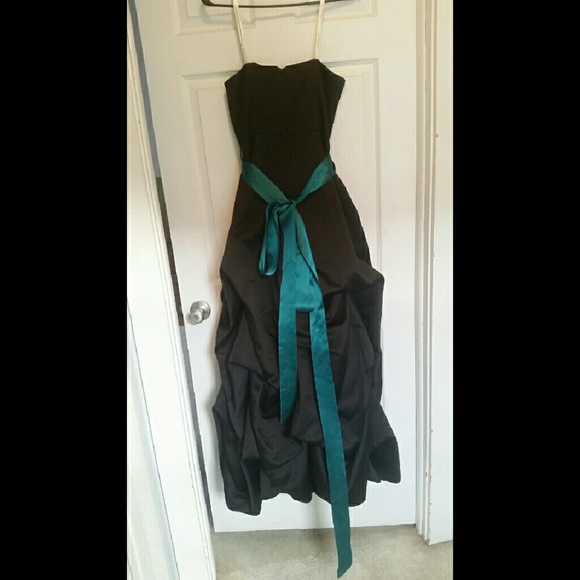 Prom dresses - Picture 3 of 4