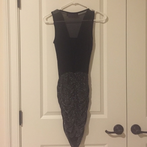 Sexy sparking v neck dress with mech back. - Picture 4 of 4