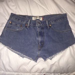 levi's mid rise shorts (UO)