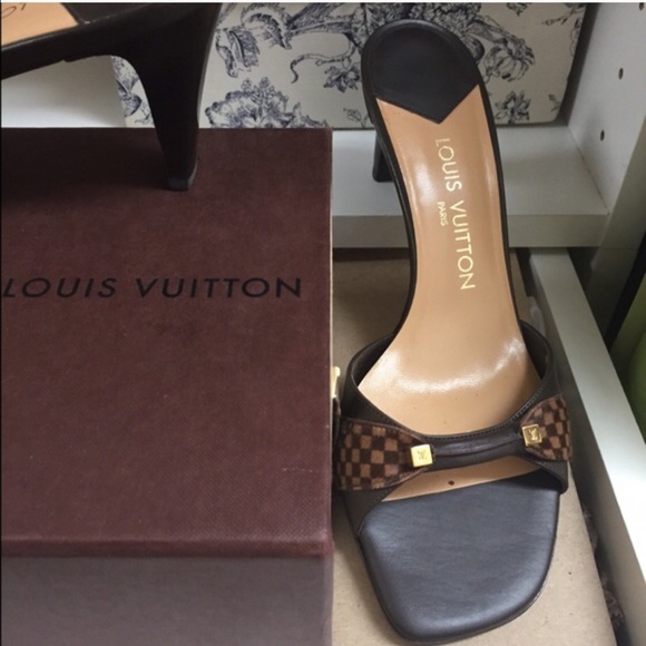 Louis Vuitton shoes. On hold for Michelle - Picture 1 of 4