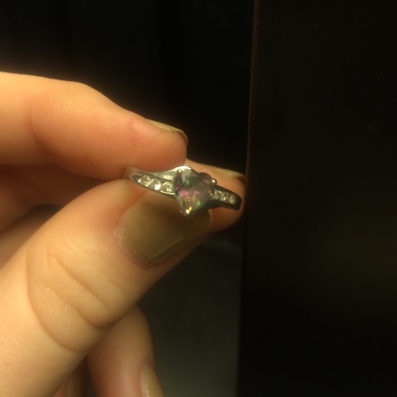 Stunning heart-shaped tanzanite ring