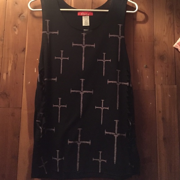T-shirt with crosses on it