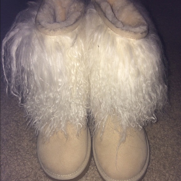 Shaggy fur sand Uggs