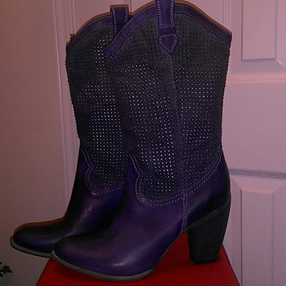 BEAUTIFUL Blue Cowboy Boots!