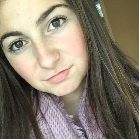 Meet your Posher, Bree - Picture 1 of 1