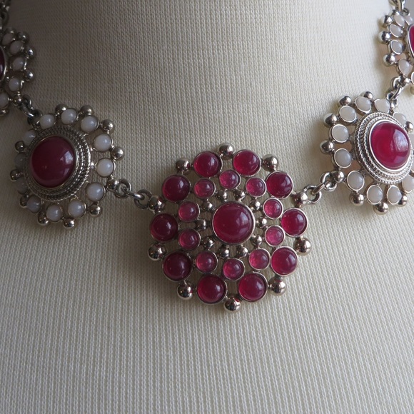 Matching necklace and bracelet. - Picture 2 of 3