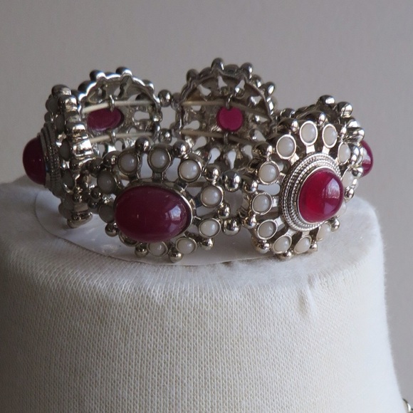 Matching necklace and bracelet. - Picture 3 of 3