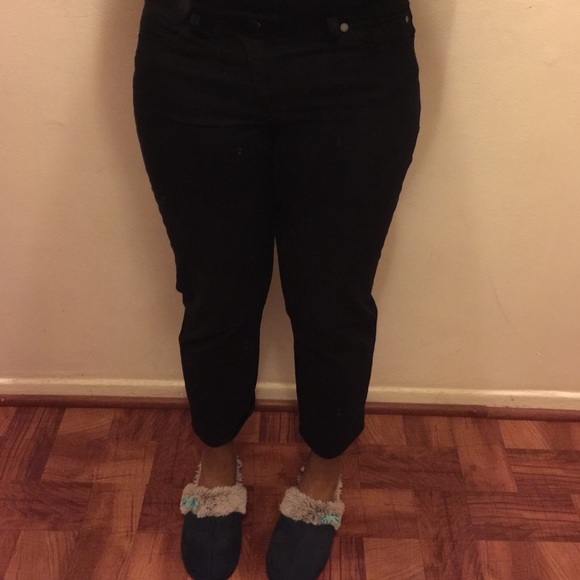 A pair black crop skinny pants ‼️