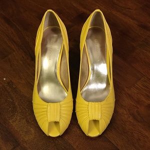 Etienne Aigner Open toe yellow heels size 7m