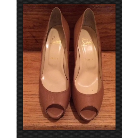 Auth. Christian Louboutin Tan Peep Toe Pump,Sz40