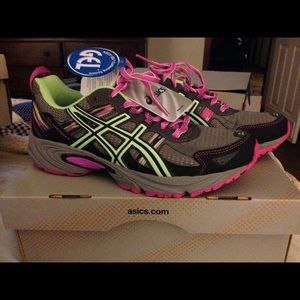 SOLD! ASICS Gel Venture 5 Women's Size 10