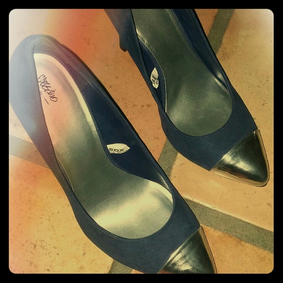 Mossimo blue heels with silver tips