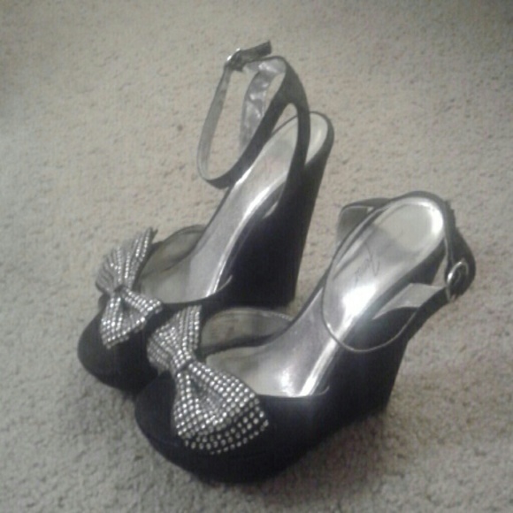 Cute bow wedges