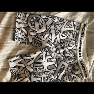 Under Armour Youth Large compression shorts