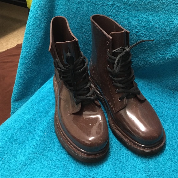 Jelly rain boots brown