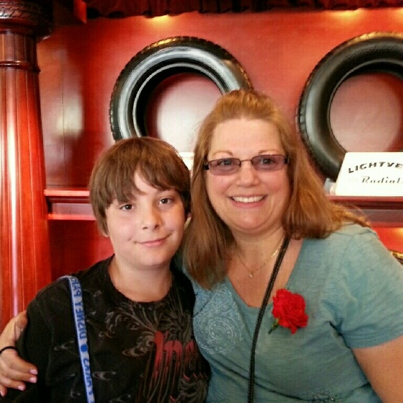 Meet your Posher, Leslie