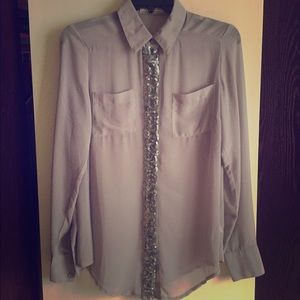 Gray long sleeve shirt.