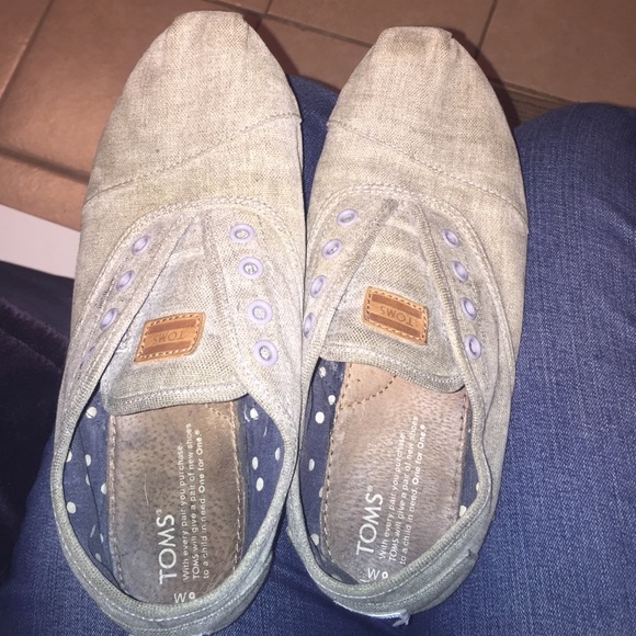 Gray Toms