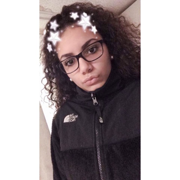 Meet your Posher, Alexia - Picture 1 of 1