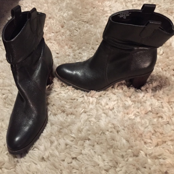 Short dark brown boots