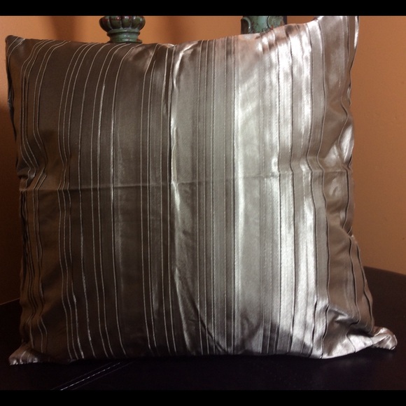 Set of 4 pillow covers 17x17 on hold for ppbda843