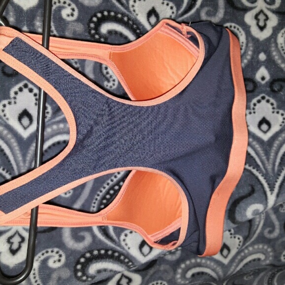 Sports bra! - Picture 2 of 2
