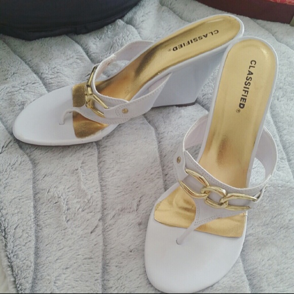 Shoes - White/gold wedge chain sandals