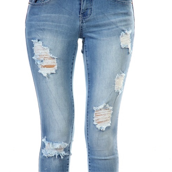 🆕Distressed light wash skinnies - Picture 4 of 4